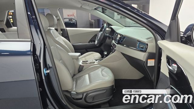 Kia Niro Noblesse 2018 — фото 26