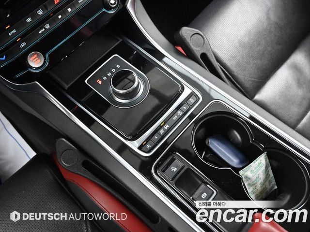 Jaguar XE 3.0 SC S 2017 — фото 9