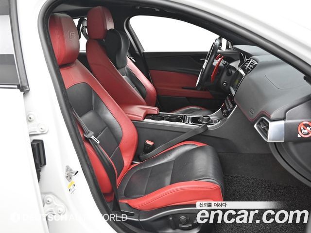 Jaguar XE 3.0 SC S 2017 — фото 10