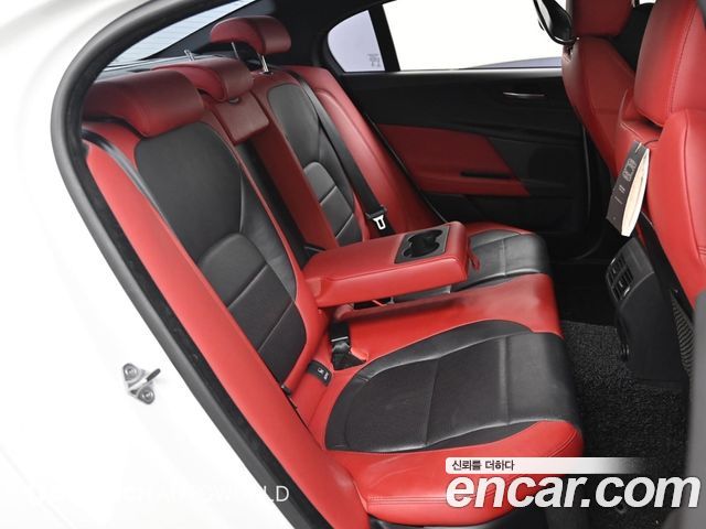 Jaguar XE 3.0 SC S 2017 — фото 16