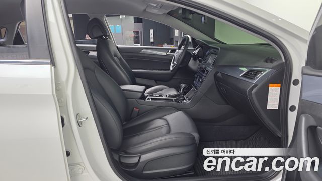 Hyundai Sonata Hybrid (LF) 2.0 HEV Modern Special 2017 — фото 15