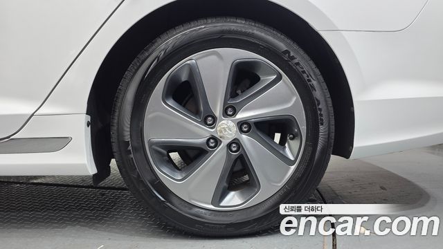 Hyundai Sonata Hybrid (LF) 2.0 HEV Modern Special 2017 — фото 27