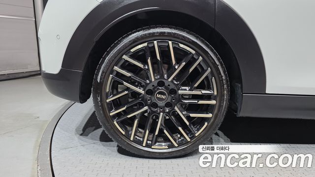 MINI Cooper S (IV) 5 Door Favoured 2025 — фото 5