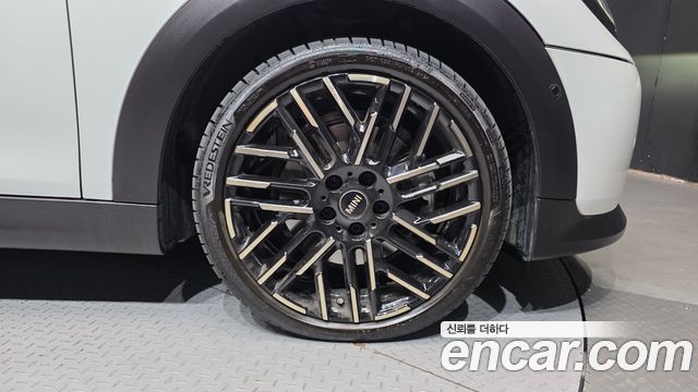 MINI Cooper S (IV) 5 Door Favoured 2025 — фото 21