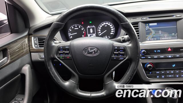 Hyundai Sonata (LF) 2.0 Smart 2015 — фото 12