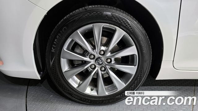 Toyota Camry Hybrid LE 2016 — фото 5