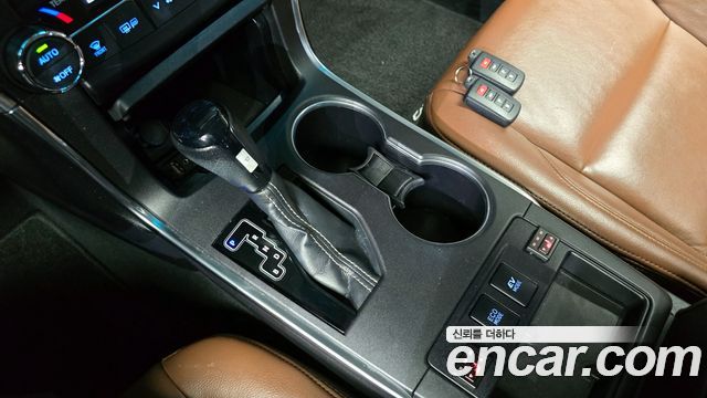 Toyota Camry Hybrid LE 2016 — фото 9