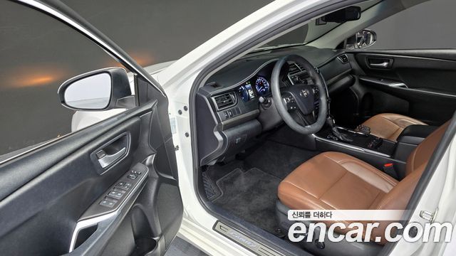 Toyota Camry Hybrid LE 2016 — фото 10