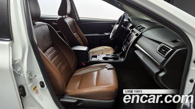 Toyota Camry Hybrid LE 2016 — фото 11