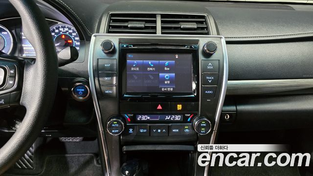 Toyota Camry Hybrid LE 2016 — фото 16