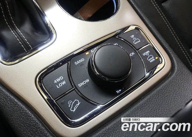 Jeep Grand Cherokee 3.0 Diesel Overland WK2 2017 — фото 21