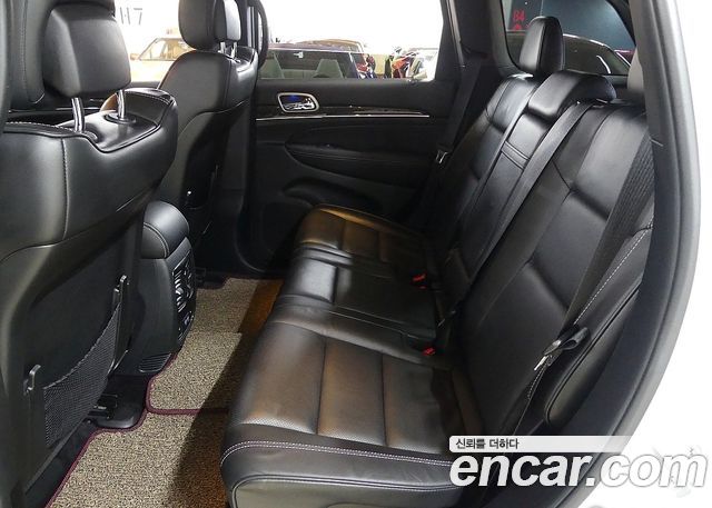 Jeep Grand Cherokee 3.0 Diesel Overland WK2 2017 — фото 23