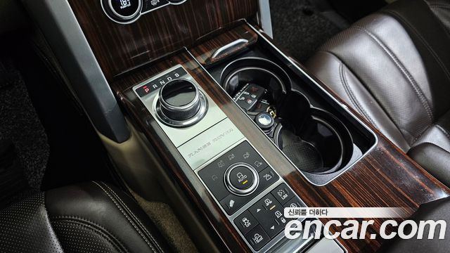 Land Rover Range Rover (IV) 4.4 SDV8 Vogue SE DIESEL 2017 — фото 9