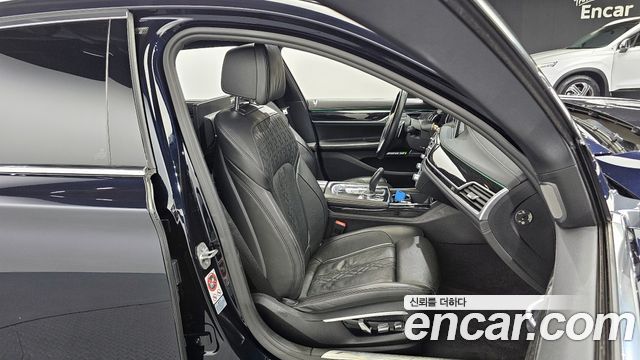 BMW 7 Series (G11) 730Ld xDrive M Sport 2017 — фото 10