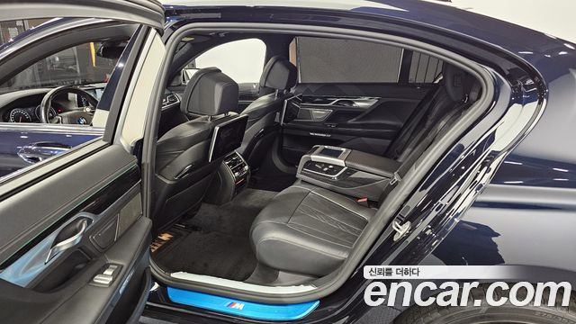 BMW 7 Series (G11) 730Ld xDrive M Sport 2017 — фото 12