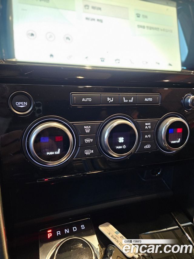 Land Rover Discovery 5 2.0 SD4 HSE 2017 — фото 17