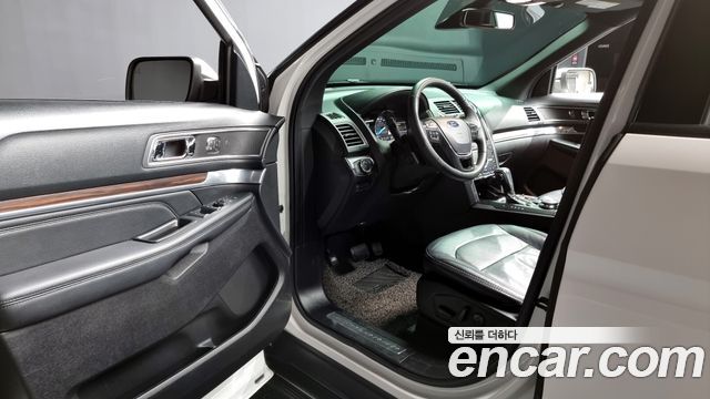 Ford Explorer 2.3 Limited 4WD 5th 2019 — фото 10