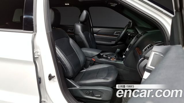 Ford Explorer 2.3 Limited 4WD 5th 2019 — фото 15
