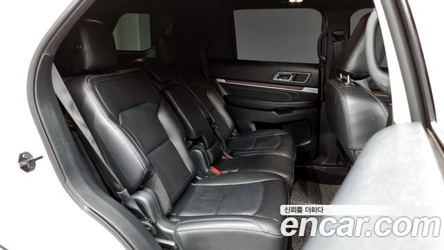 Ford Explorer 2.3 Limited 4WD 5th 2019 — фото 16