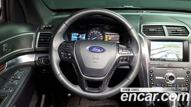 Ford Explorer 2.3 Limited 4WD 5th 2019 — фото 17