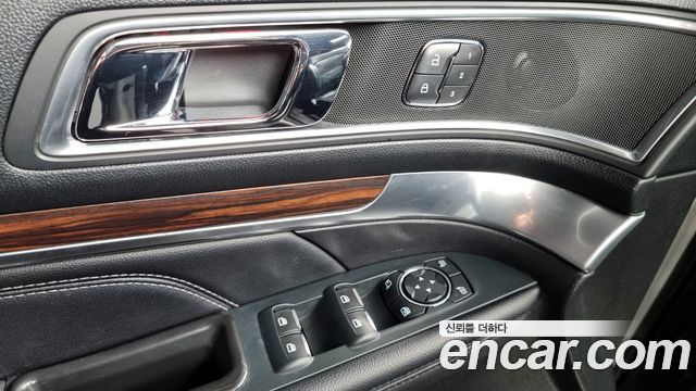 Ford Explorer 2.3 Limited 4WD 5th 2019 — фото 23