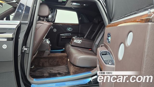 Rolls-Royce Ghost 6.6 EWB V12 2020 — фото 10