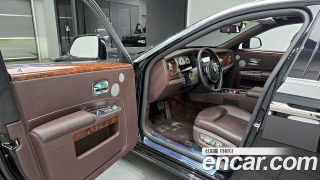 Rolls-Royce Ghost 6.6 EWB V12 2020 — фото 15