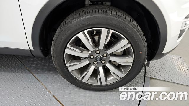 Land Rover Discovery Sport 2.0 TD4 HSE Luxury 2017 — фото 5