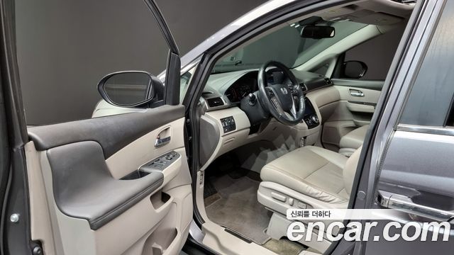 Honda Odyssey 3.5 4th 2015 — фото 10