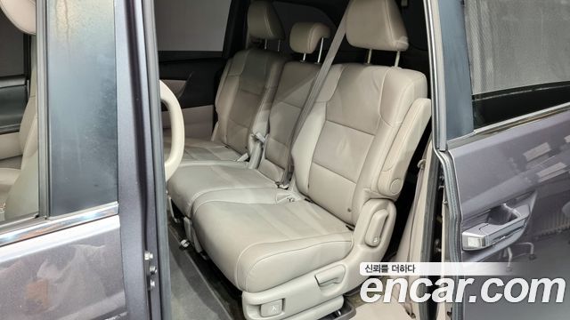 Honda Odyssey 3.5 4th 2015 — фото 11