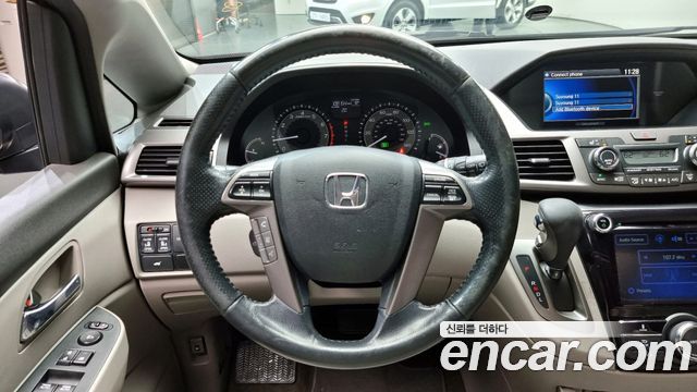 Honda Odyssey 3.5 4th 2015 — фото 13