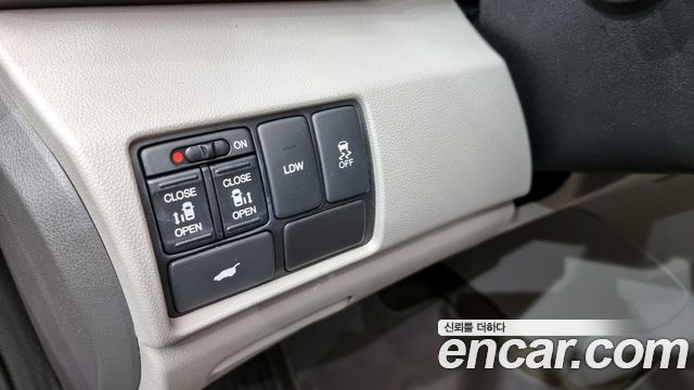 Honda Odyssey 3.5 4th 2015 — фото 15