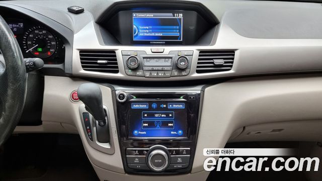 Honda Odyssey 3.5 4th 2015 — фото 18