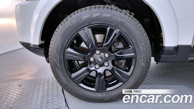 Land Rover Discovery 4 3.0 SDV6 SE 2016 — фото 5