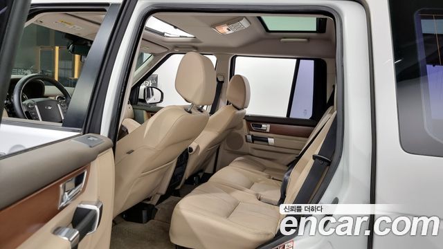 Land Rover Discovery 4 3.0 SDV6 SE 2016 — фото 15