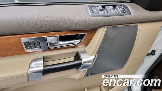 Land Rover Discovery 4 3.0 SDV6 SE 2016 — фото 18