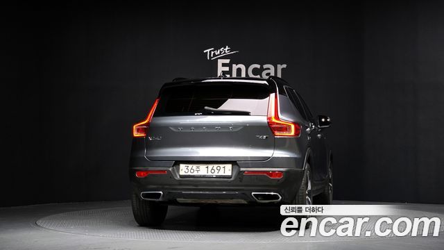 Volvo XC40 T4 R-Design 2019 — фото 4