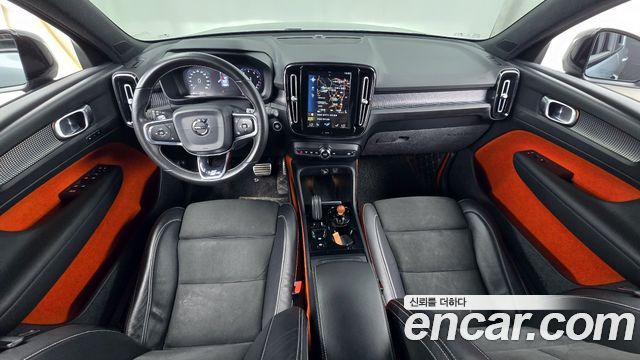 Volvo XC40 T4 R-Design 2019 — фото 7