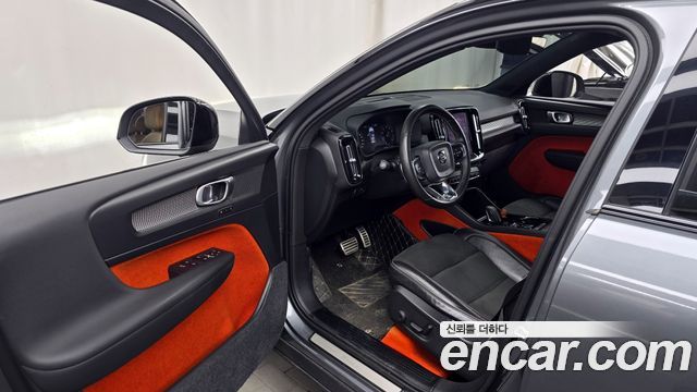 Volvo XC40 T4 R-Design 2019 — фото 10