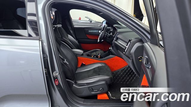 Volvo XC40 T4 R-Design 2019 — фото 15