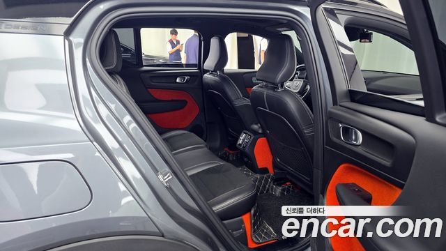 Volvo XC40 T4 R-Design 2019 — фото 16