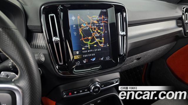 Volvo XC40 T4 R-Design 2019 — фото 18