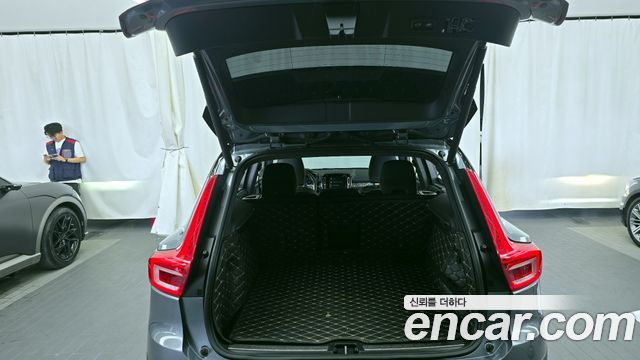Volvo XC40 T4 R-Design 2019 — фото 24
