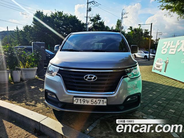 Hyundai Grand Starex Wagon 11-Seater Smart