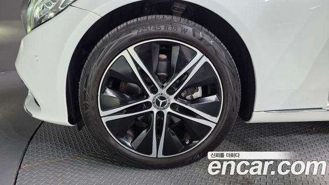 Mercedes-Benz C-Class (W205) C220 d 4MATIC Exclusive 2019 — фото 5
