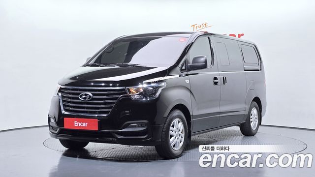 Hyundai Grand Starex Van 5-Seater Modern