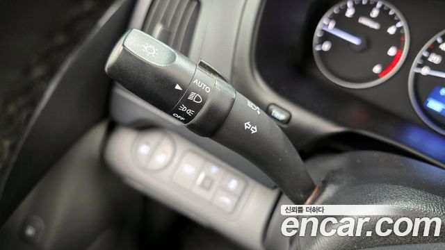 Hyundai Grand Starex Van 5-Seater Modern 2021 — фото 17