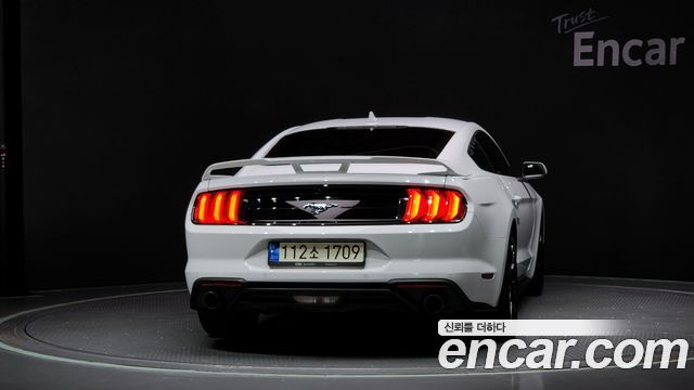 Ford Mustang Coupe 2021 — фото 4