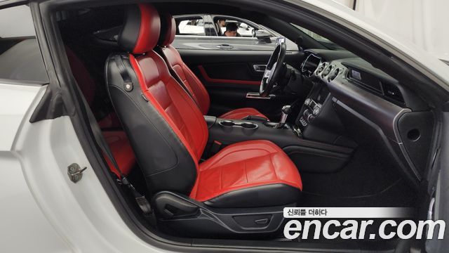 Ford Mustang Coupe 2021 — фото 11