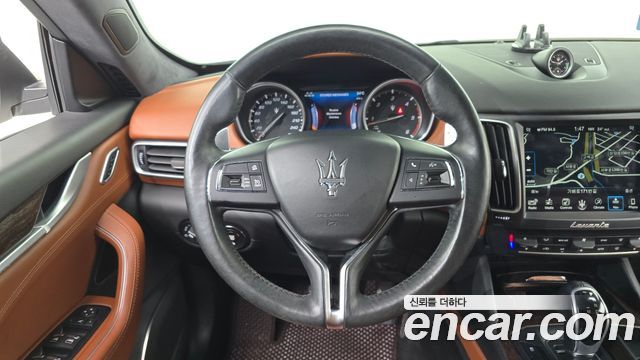 Maserati Levante 3.0 Diesel AWD Luxury 2017 — фото 13
